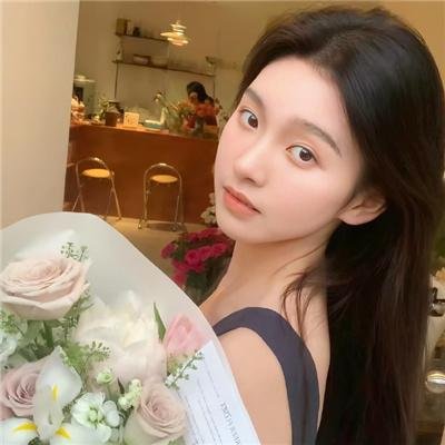 背后的她,眼前的我